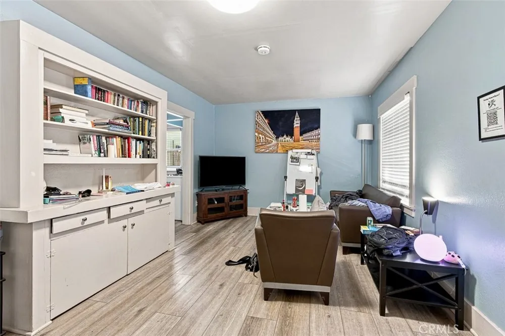 146 Holliston Pasadena, CA 91106
