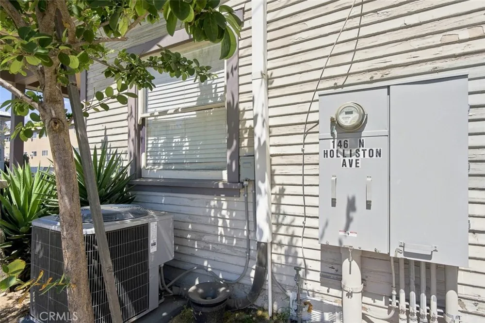 146 Holliston Pasadena, CA 91106