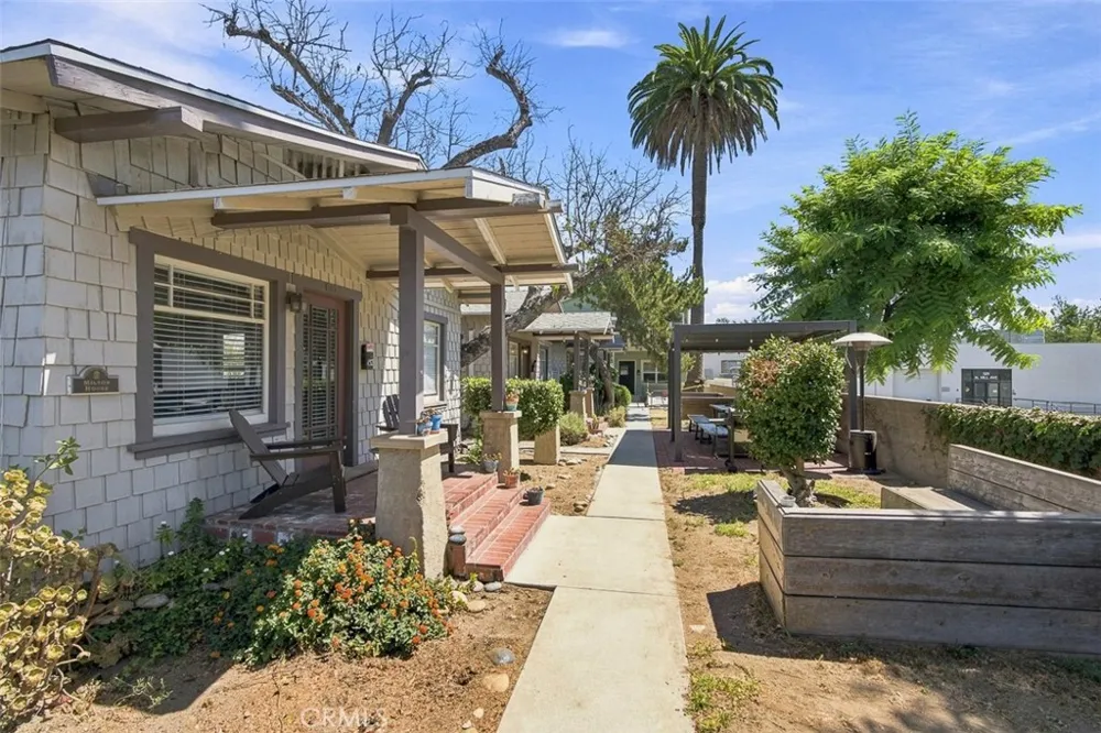 146 Holliston Pasadena, CA 91106