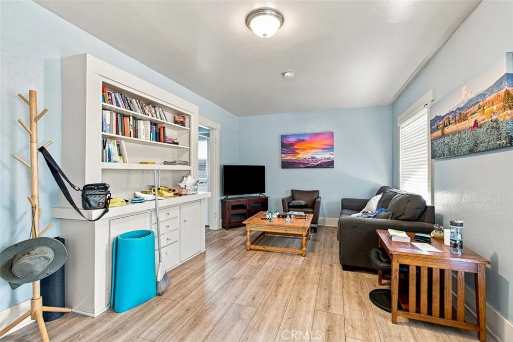 146 Holliston Pasadena, CA 91106