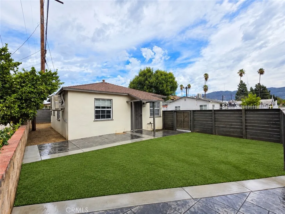 15069 Nurmi Sylmar, CA 91342
