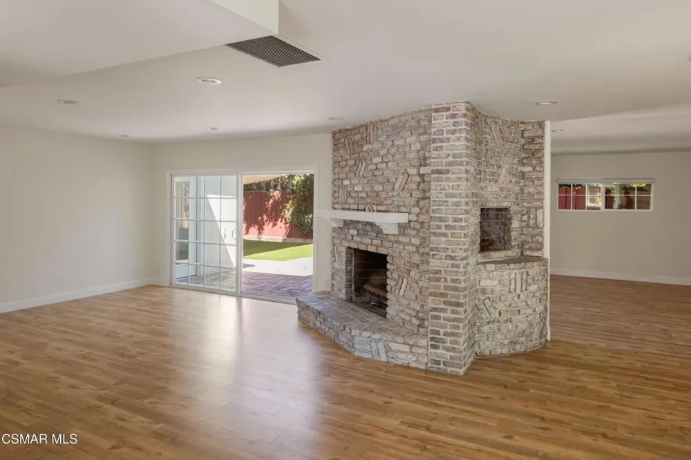 5736 Le Sage Avenue Woodland Hills, CA 91367