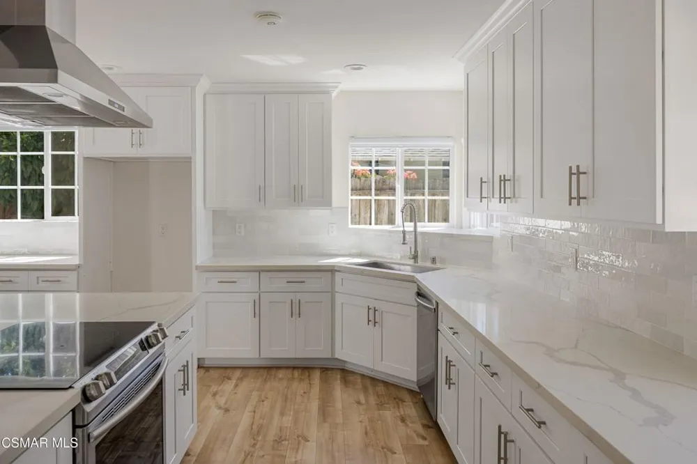 5736 Le Sage Avenue Woodland Hills, CA 91367