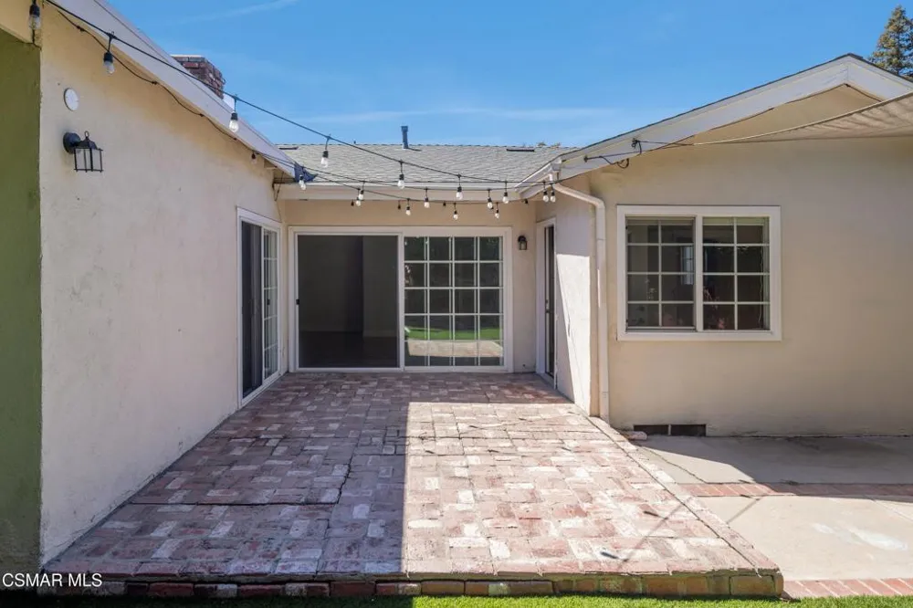 5736 Le Sage Avenue Woodland Hills, CA 91367