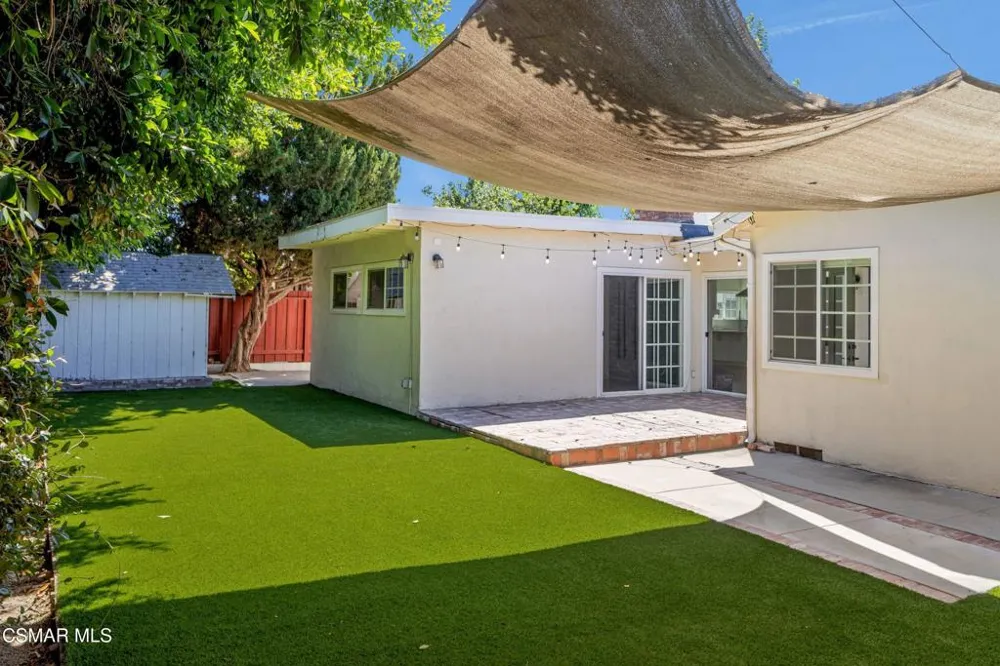 5736 Le Sage Avenue Woodland Hills, CA 91367