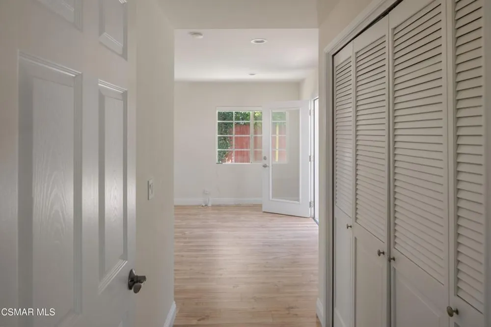 5736 Le Sage Avenue Woodland Hills, CA 91367