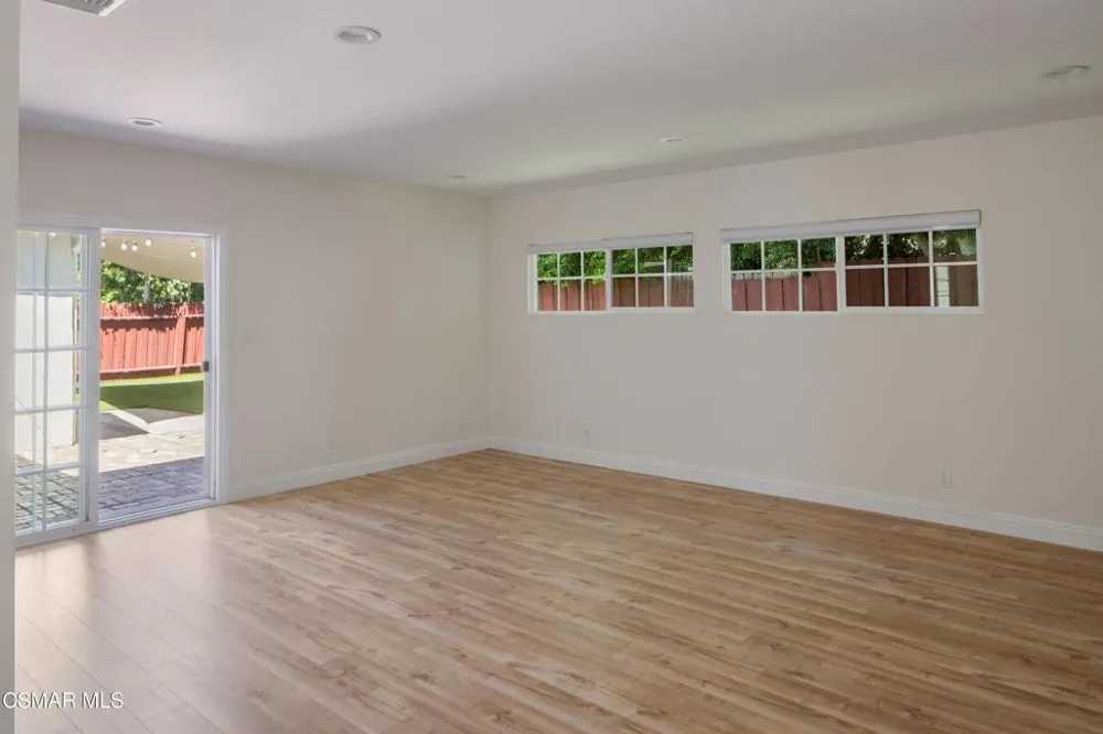 5736 Le Sage Avenue Woodland Hills, CA 91367