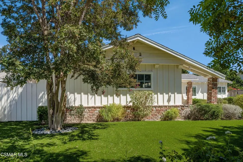 5736 Le Sage Avenue Woodland Hills, CA 91367