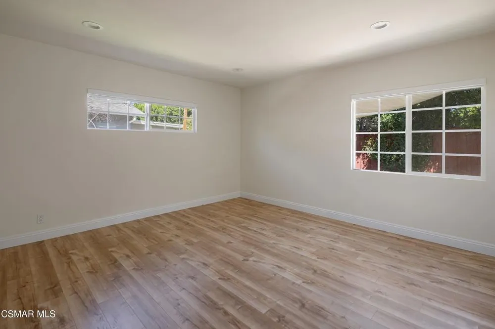 5736 Le Sage Avenue Woodland Hills, CA 91367