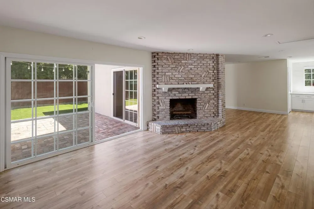 5736 Le Sage Avenue Woodland Hills, CA 91367