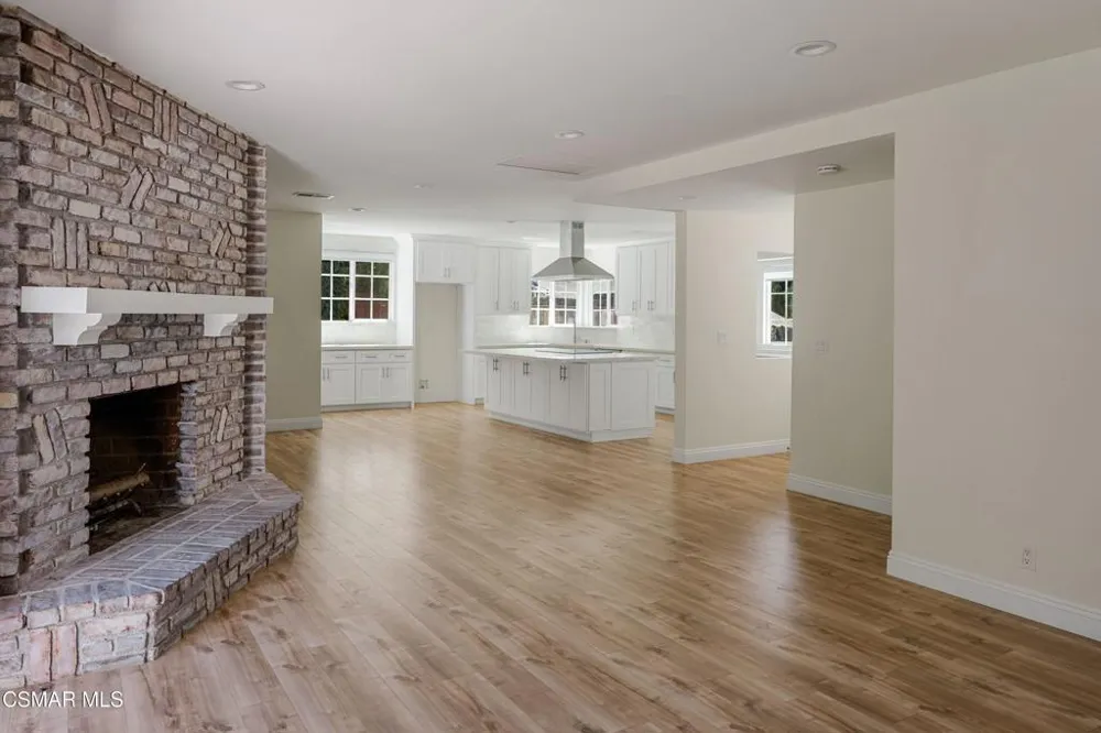 5736 Le Sage Avenue Woodland Hills, CA 91367