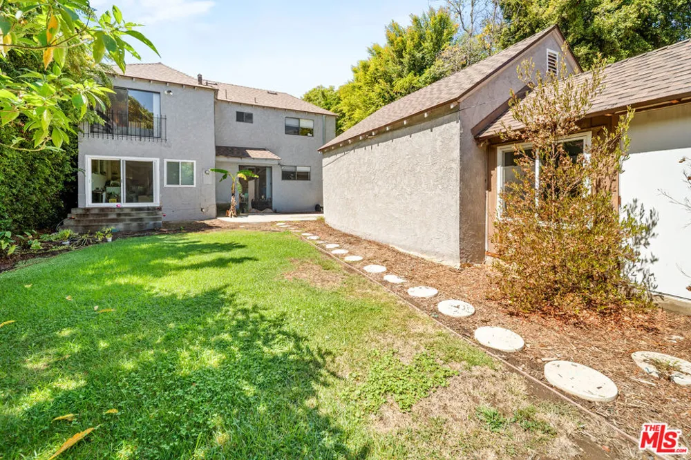 208 Bowling Green Way Los Angeles, CA 90049