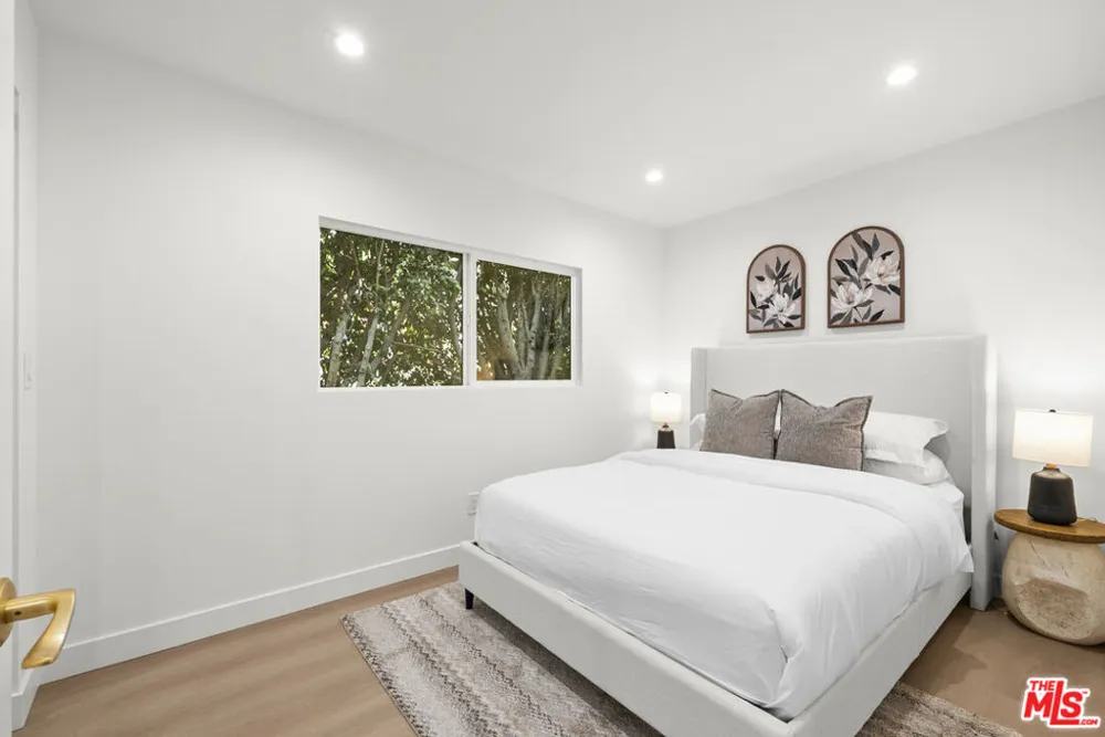130 Alta Avenue #B Santa Monica, CA 90402