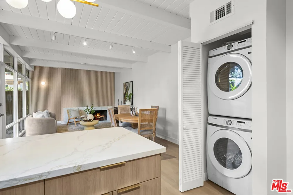 130 Alta Avenue #B Santa Monica, CA 90402
