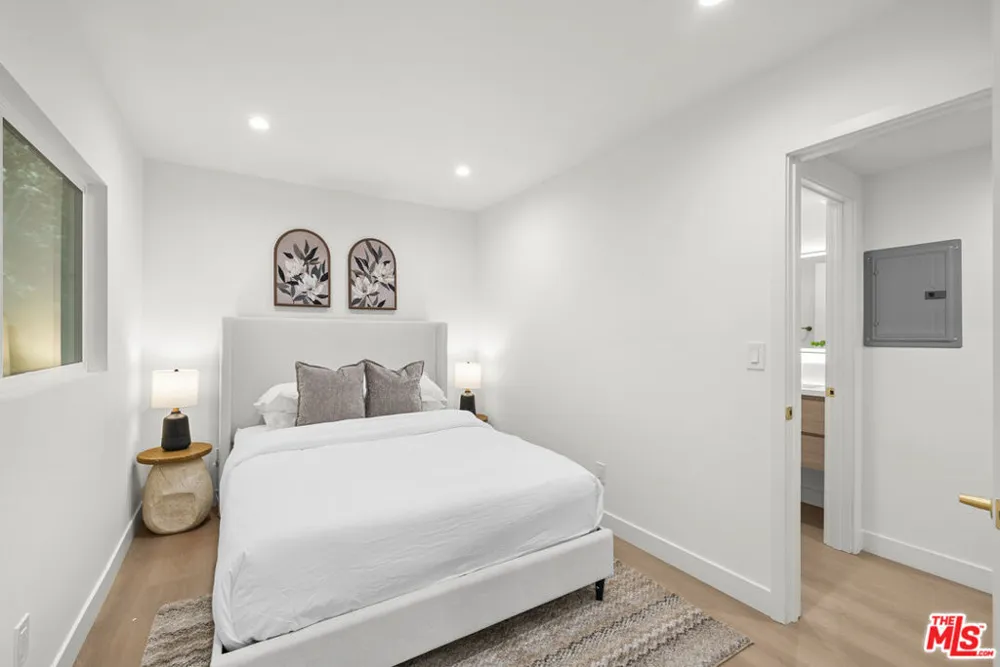 130 Alta Avenue #B Santa Monica, CA 90402