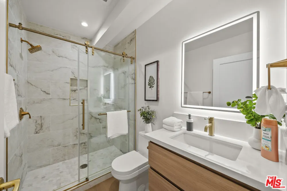 130 Alta Avenue #B Santa Monica, CA 90402