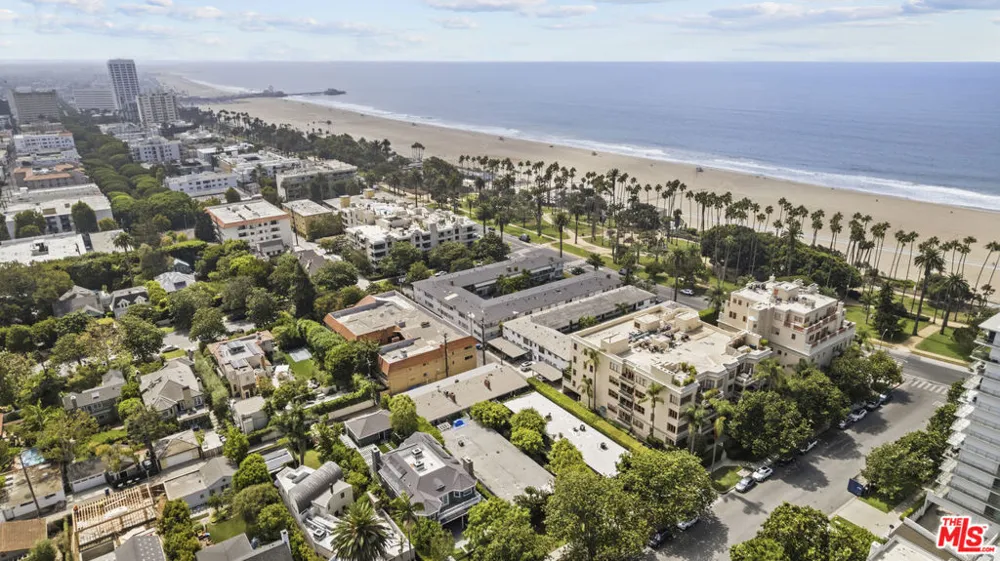 130 Alta Avenue #B Santa Monica, CA 90402