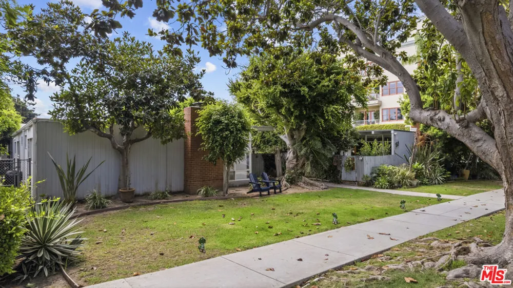 130 Alta Avenue #B Santa Monica, CA 90402