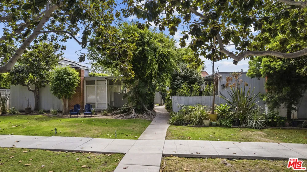 130 Alta Avenue #B Santa Monica, CA 90402