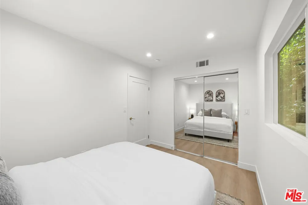 130 Alta Avenue #B Santa Monica, CA 90402