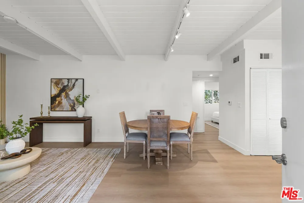 130 Alta Avenue #B Santa Monica, CA 90402