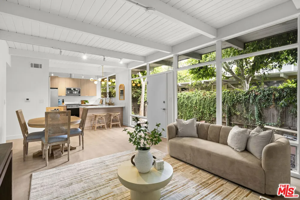 130 Alta Avenue #B Santa Monica, CA 90402