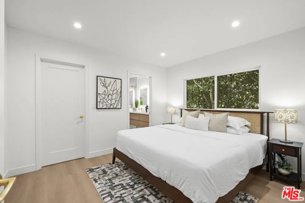 130 Alta Avenue #B Santa Monica, CA 90402