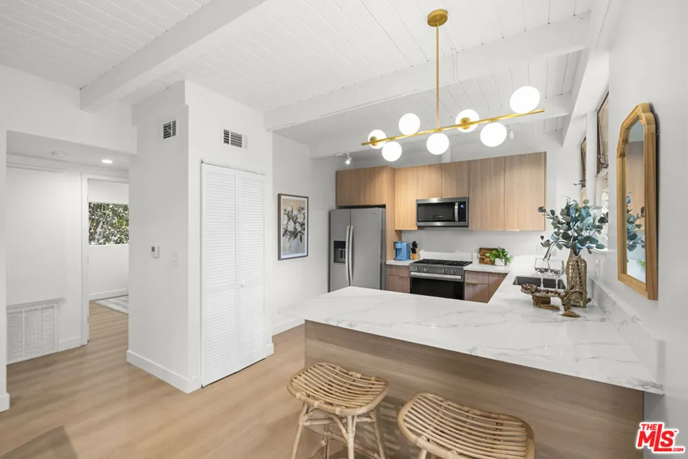 130 Alta Avenue #B Santa Monica, CA 90402