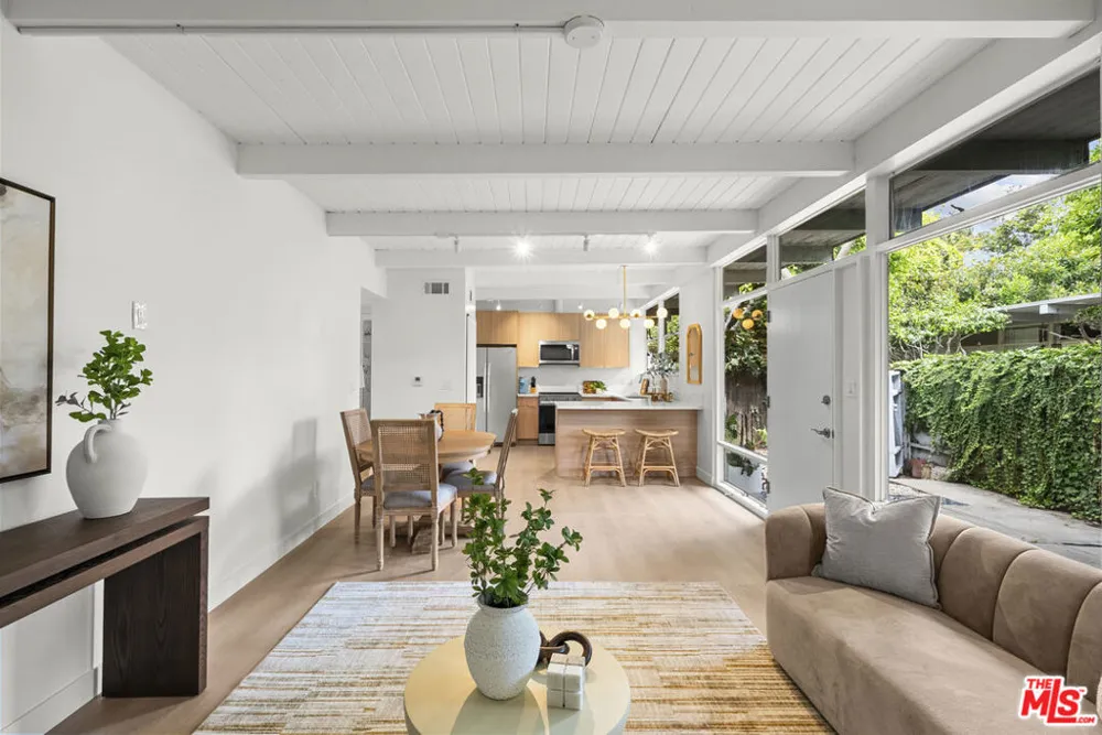 130 Alta Avenue #B Santa Monica, CA 90402