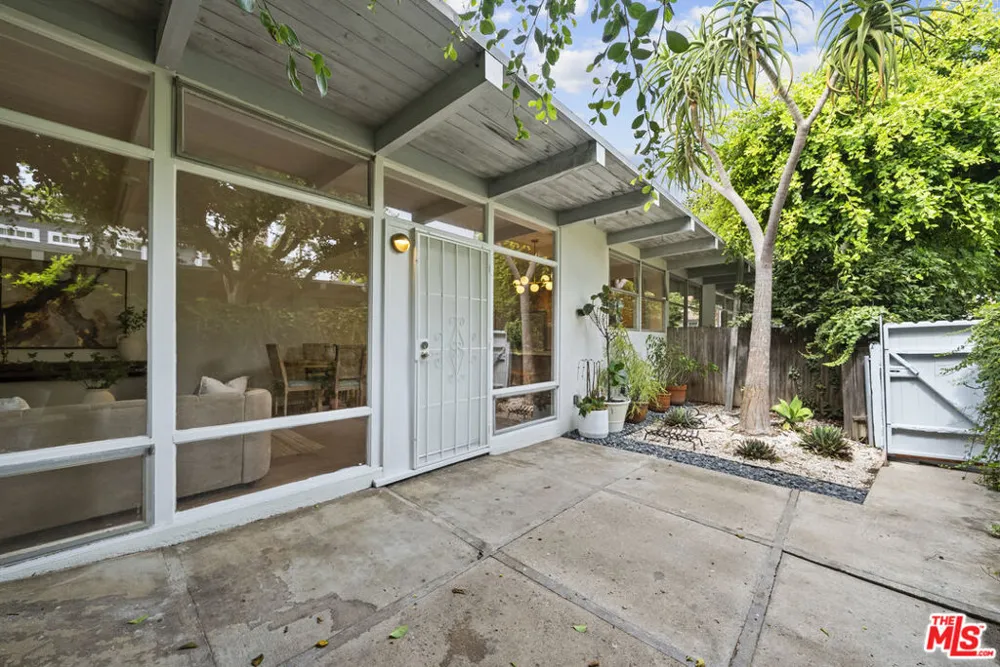 130 Alta Avenue #B Santa Monica, CA 90402