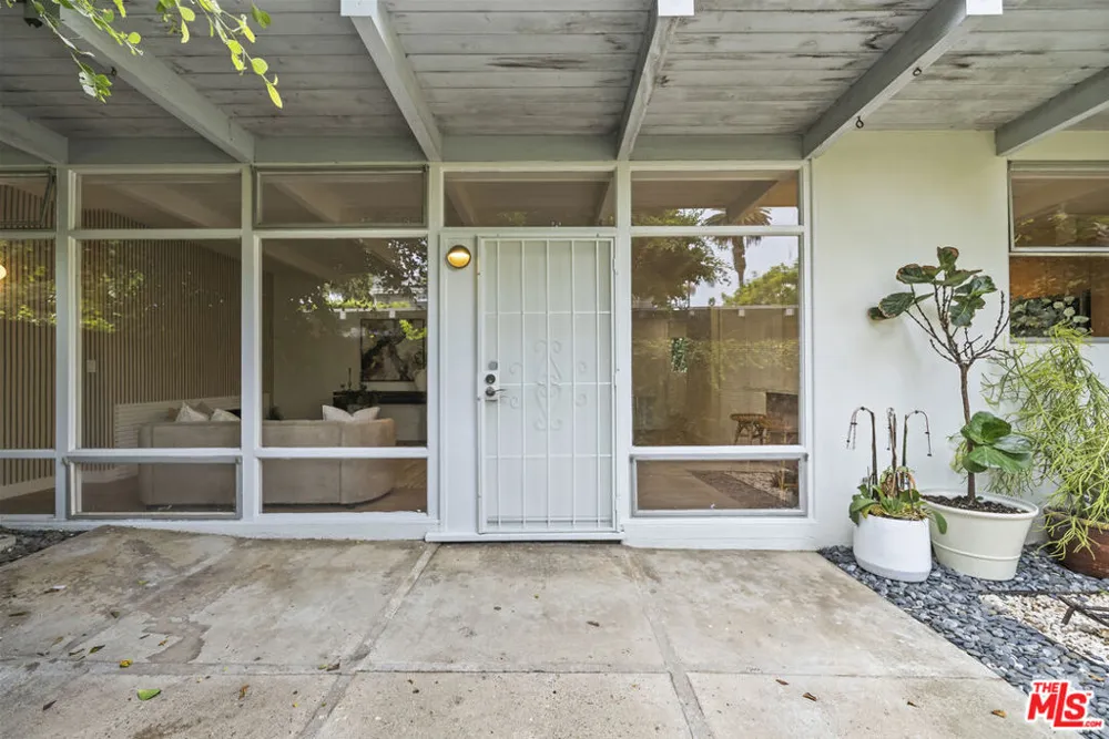 130 Alta Avenue #B Santa Monica, CA 90402