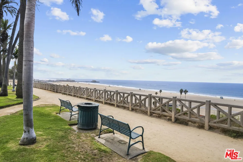 130 Alta Avenue #B Santa Monica, CA 90402