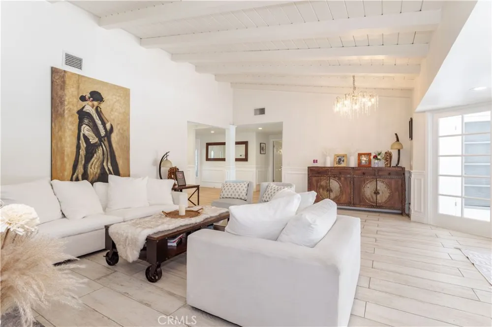 19308 Lemarsh Street Northridge, CA 91324