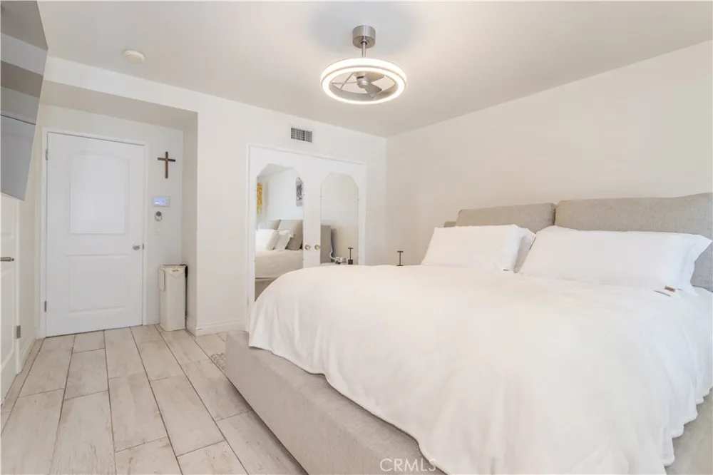 19308 Lemarsh Street Northridge, CA 91324