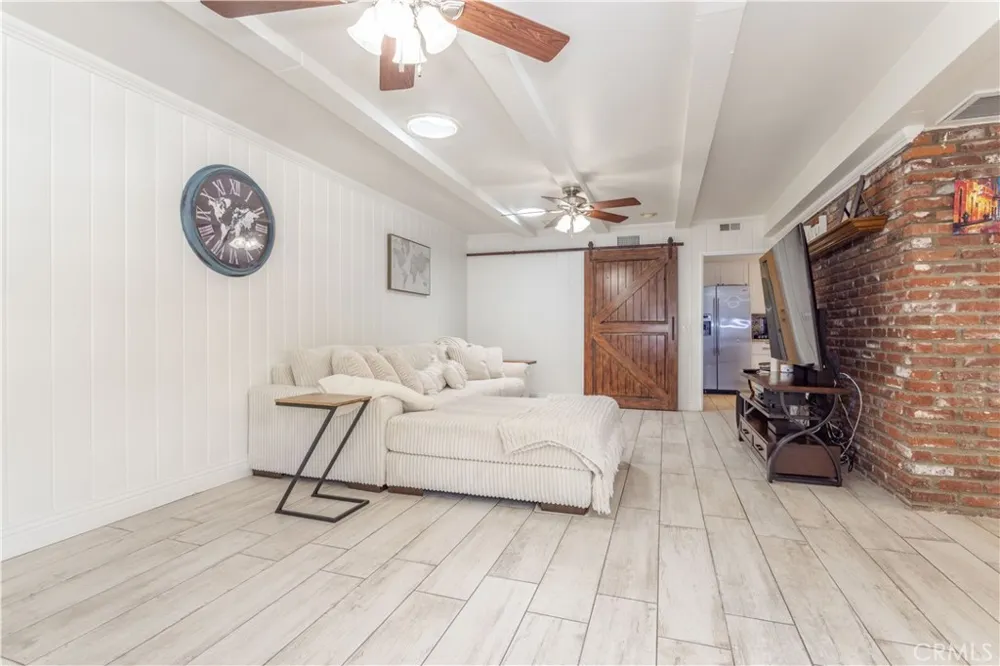 19308 Lemarsh Street Northridge, CA 91324