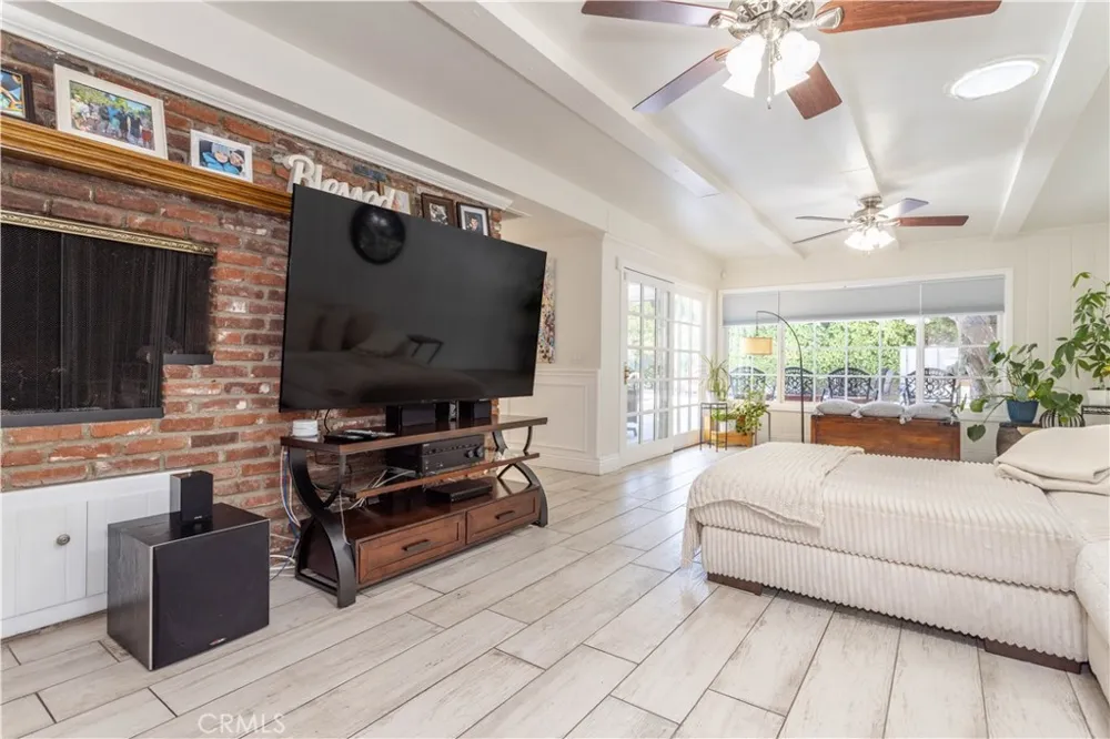 19308 Lemarsh Street Northridge, CA 91324
