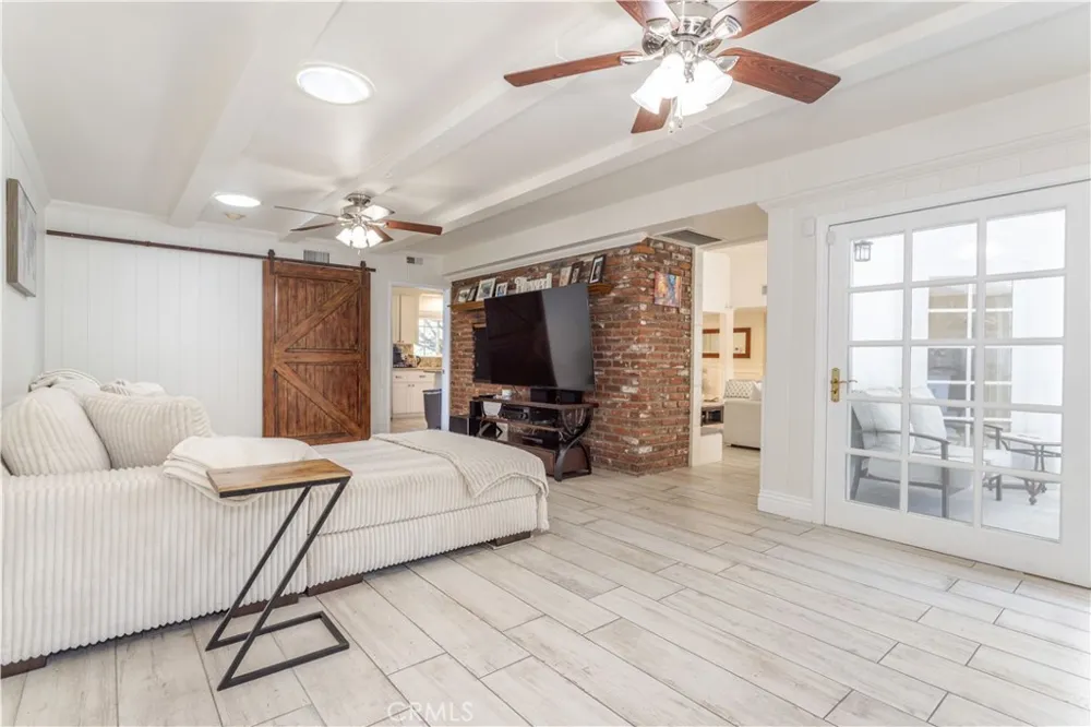 19308 Lemarsh Street Northridge, CA 91324
