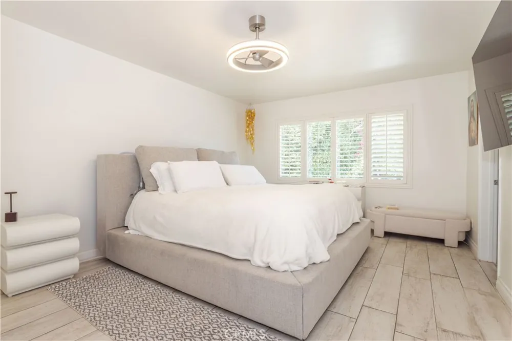 19308 Lemarsh Street Northridge, CA 91324
