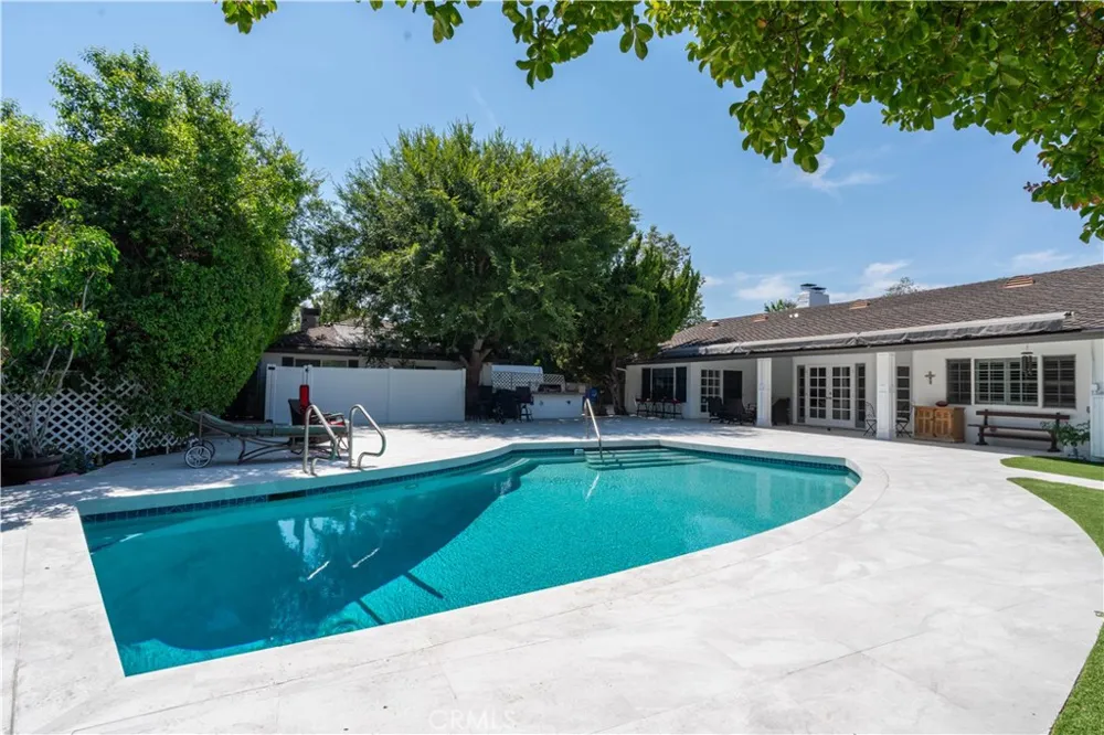 19308 Lemarsh Street Northridge, CA 91324