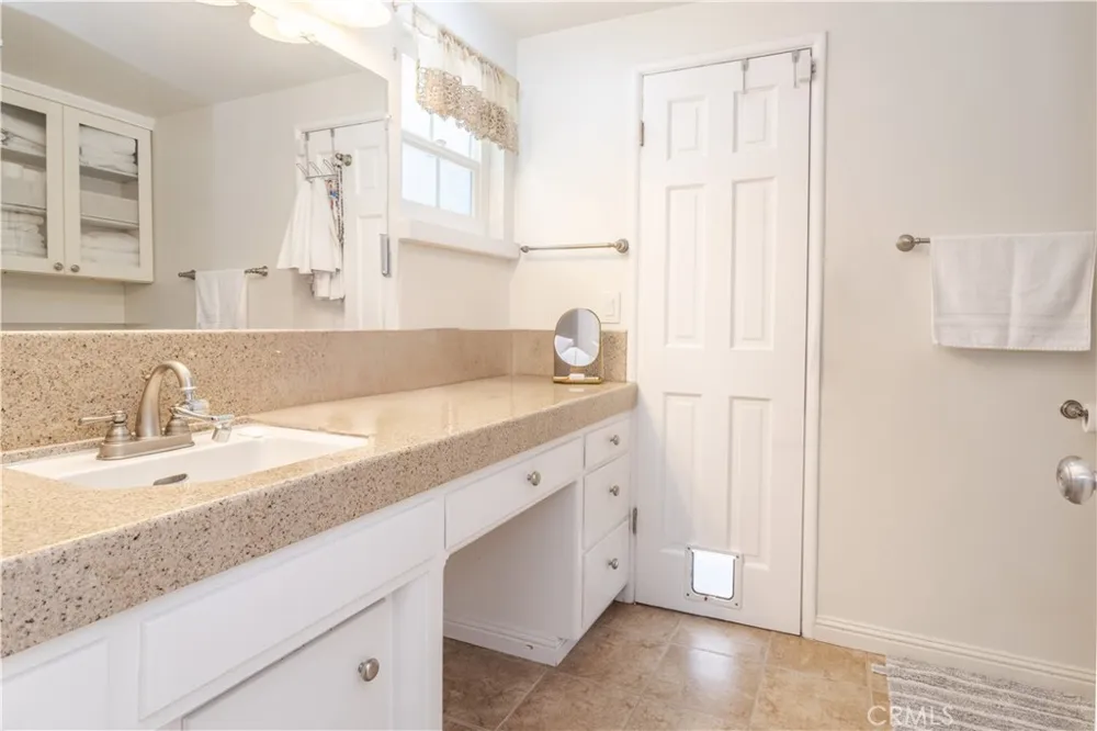 19308 Lemarsh Street Northridge, CA 91324
