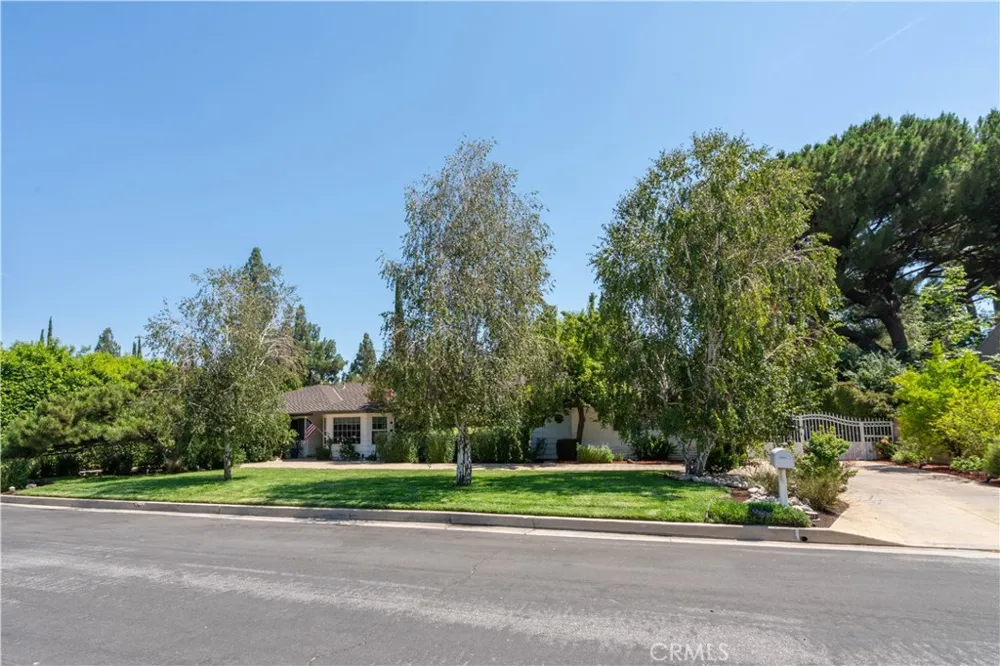 19308 Lemarsh Street Northridge, CA 91324