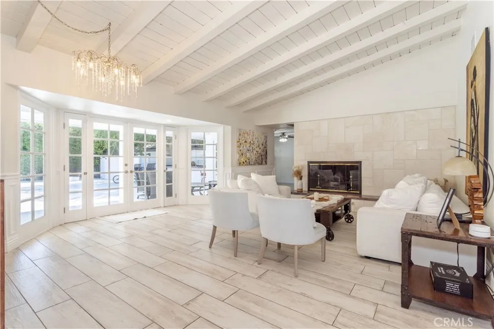 19308 Lemarsh Street Northridge, CA 91324
