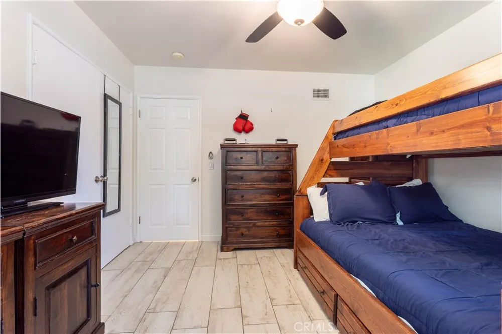 19308 Lemarsh Street Northridge, CA 91324