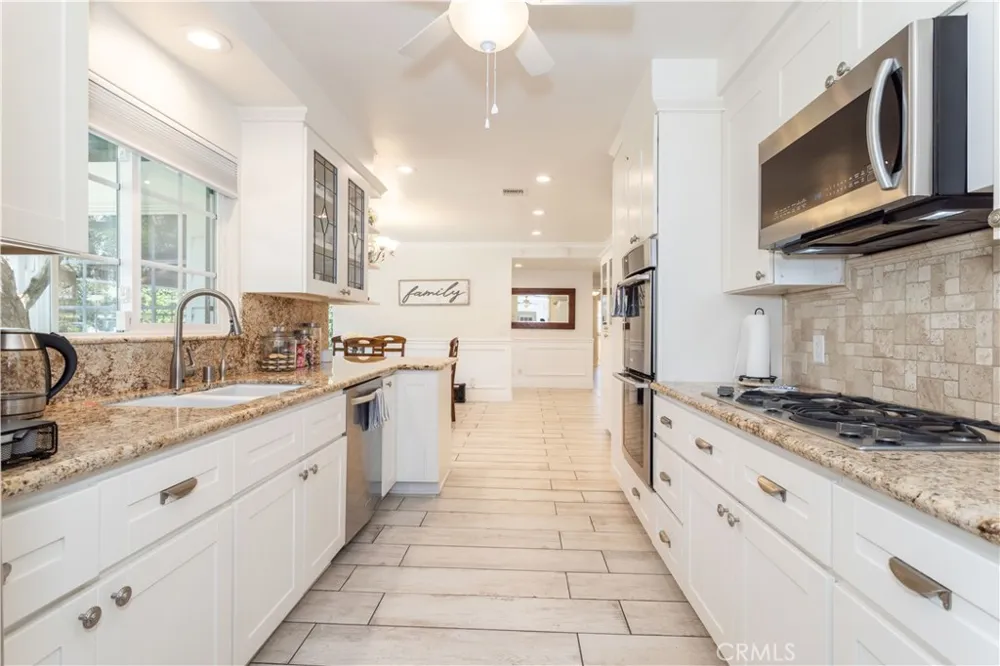 19308 Lemarsh Street Northridge, CA 91324