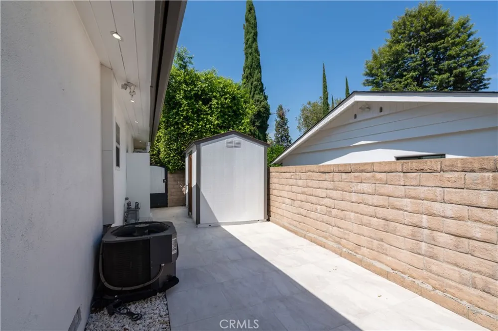 19308 Lemarsh Street Northridge, CA 91324