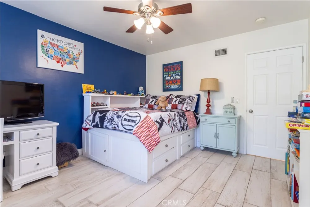 19308 Lemarsh Street Northridge, CA 91324