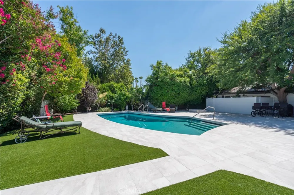 19308 Lemarsh Street Northridge, CA 91324