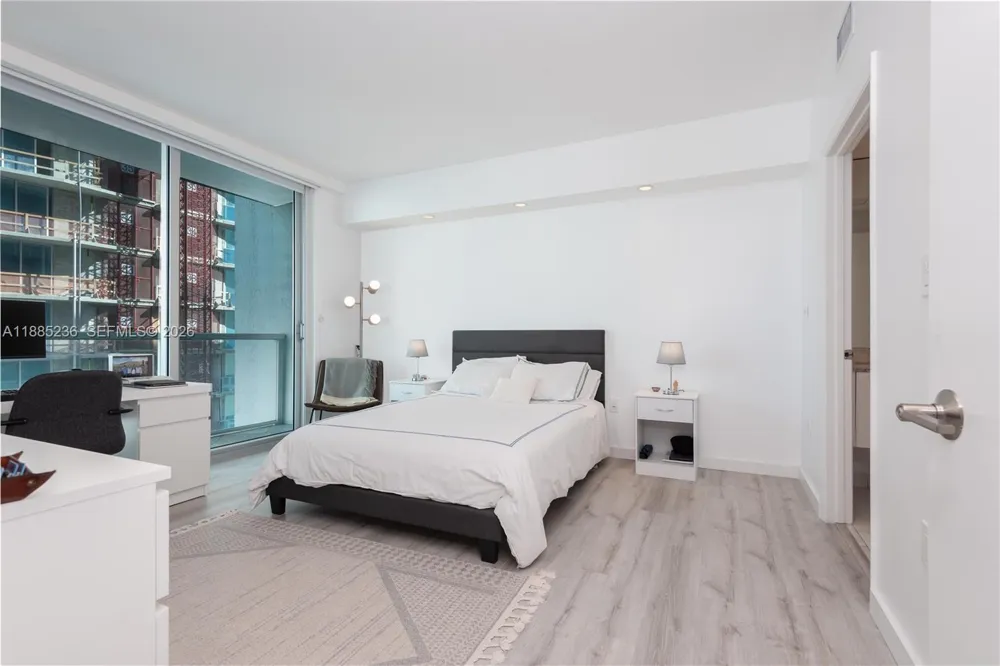 55 SE 6th St #3403 Miami, FL 33131