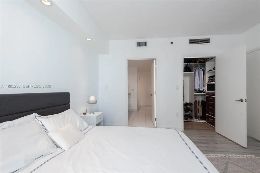 55 SE 6th St #3403 Miami, FL 33131