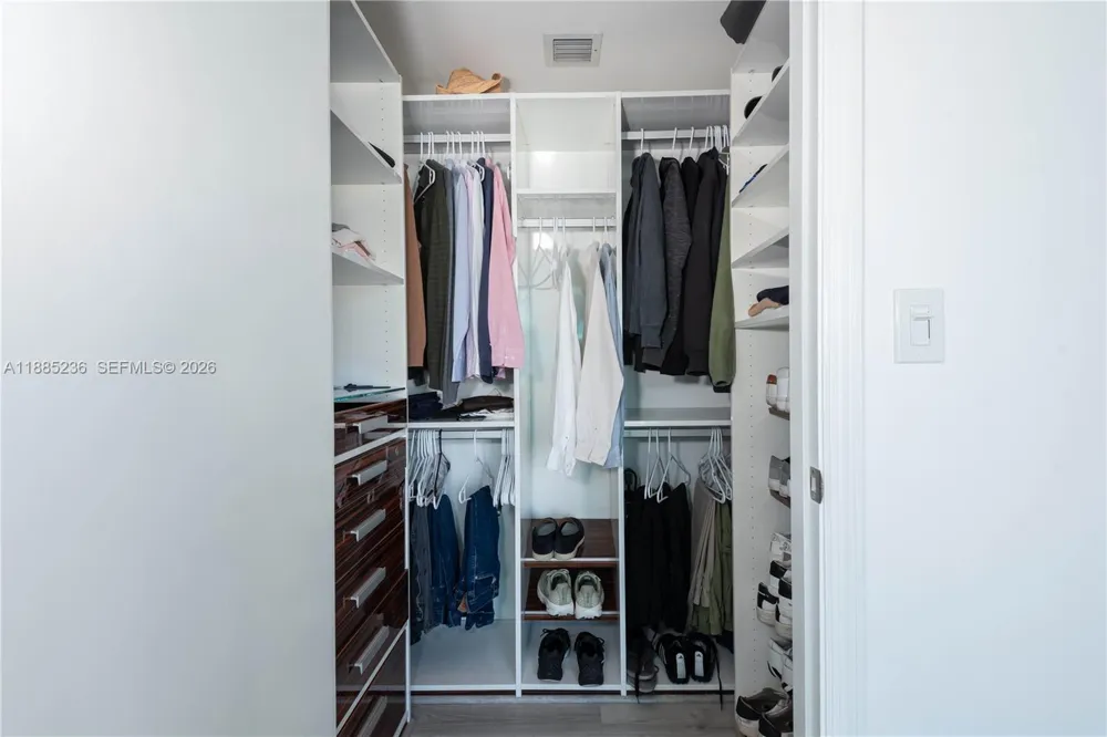 55 SE 6th St #3403 Miami, FL 33131